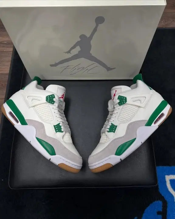 Air Jordan Retro 4 Pine Green