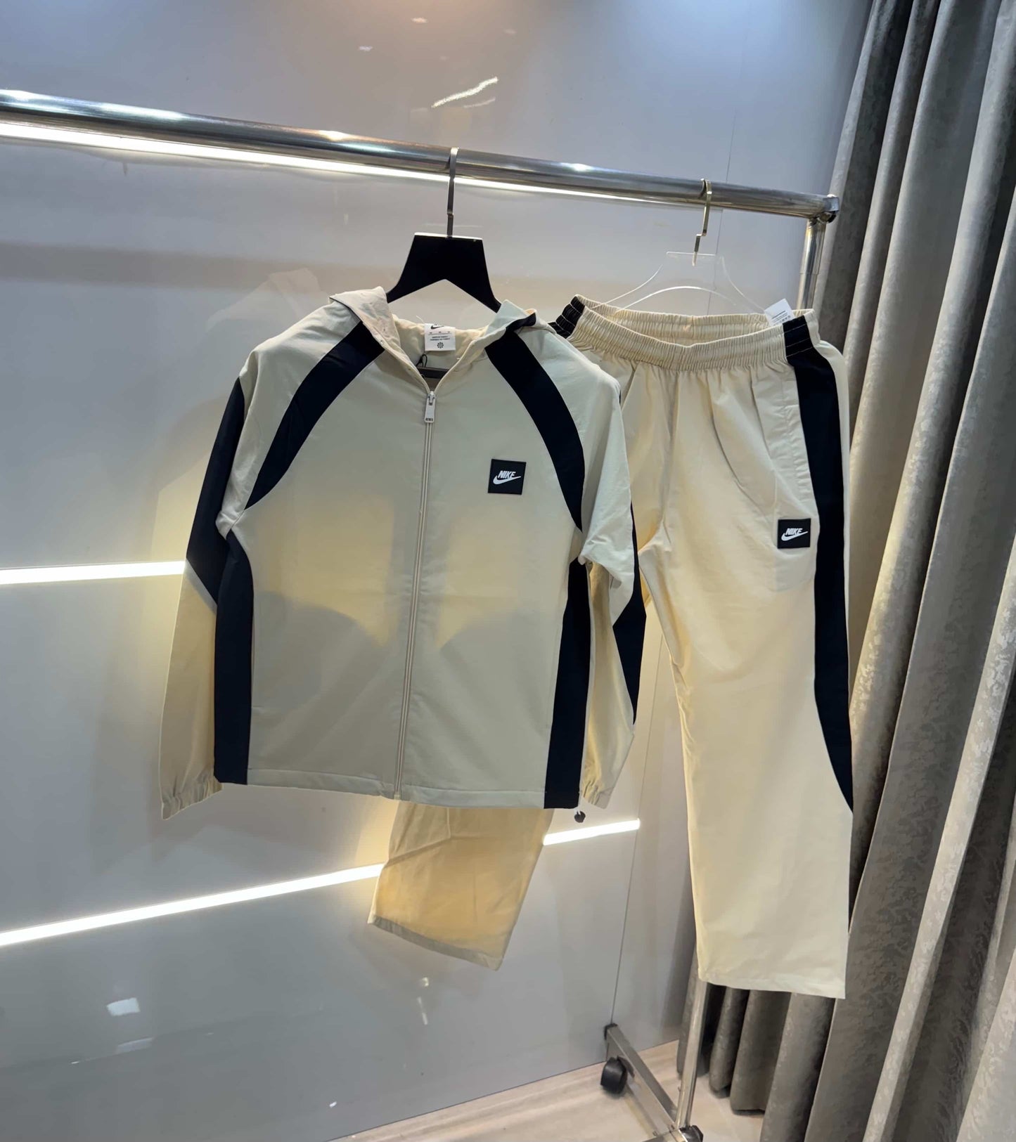 Nik e Cream Back Print Imported Tracksuit