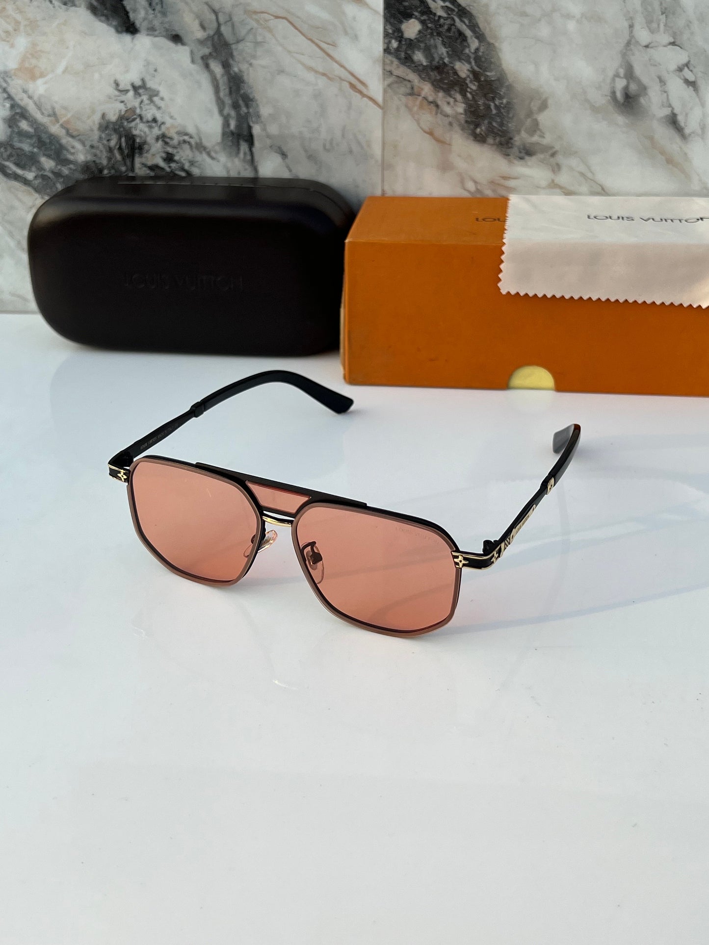 Louis_vuitton_2593_black_red