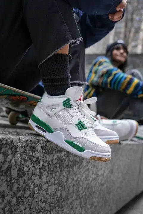 Air Jordan Retro 4 Pine Green