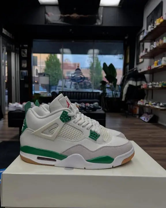 Air Jordan Retro 4 Pine Green