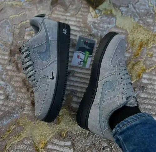 Nik.e airforce 1 07 lv8 se reflective swoosh cool grey